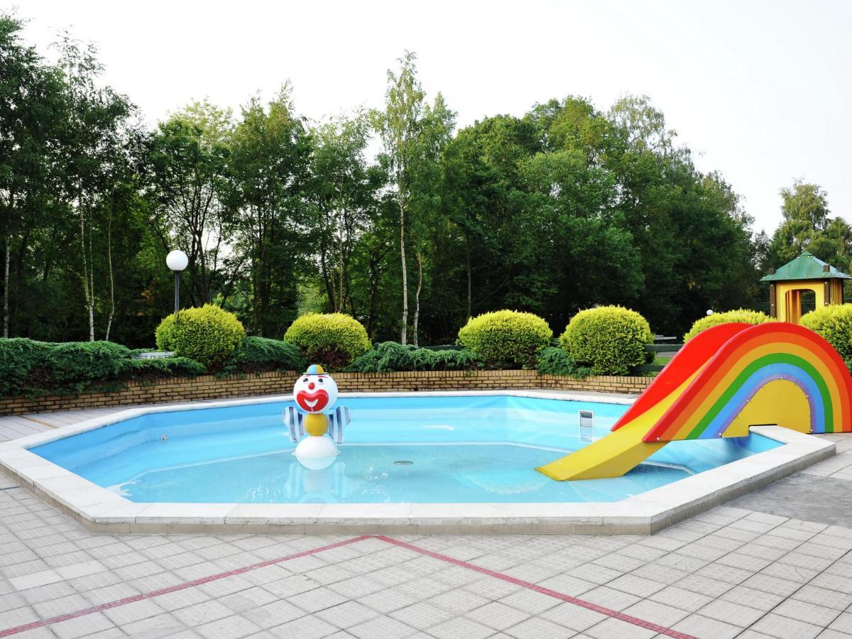 Comfortable Chalet With A Terrace At 3 Km From Baarle Nassau Bagian luar foto