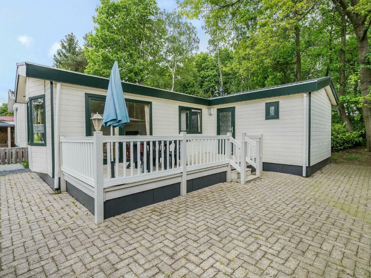 Comfortable Chalet With A Terrace At 3 Km From Baarle Nassau Bagian luar foto